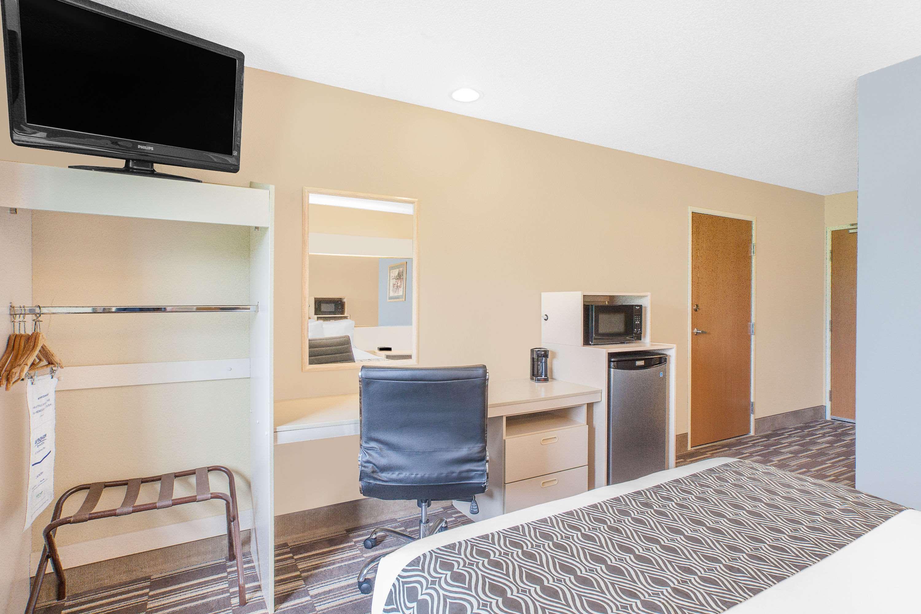 Microtel Inn And Suites Clear Lake Exterior foto